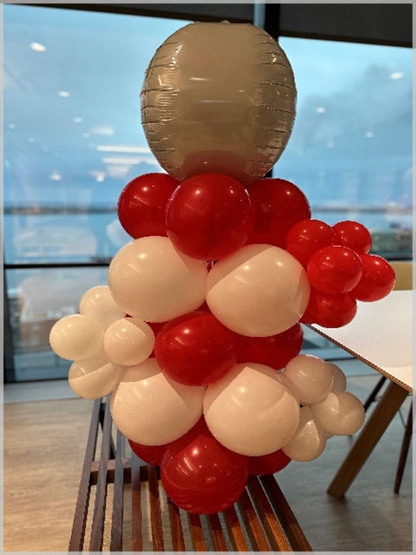 A small column of party balloons with red accent.