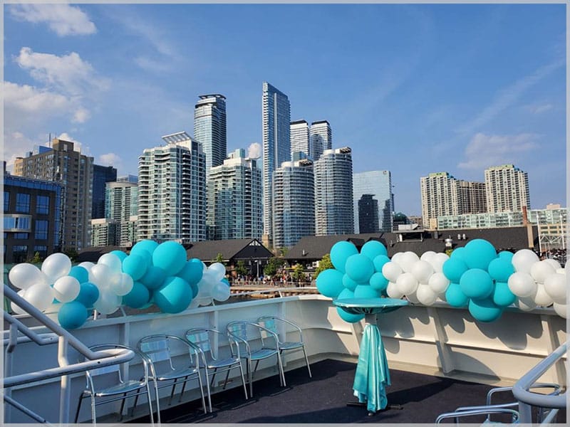 Celebrate your Bat Mitzvah or Bar Mitzvah with balloons for your cruise.